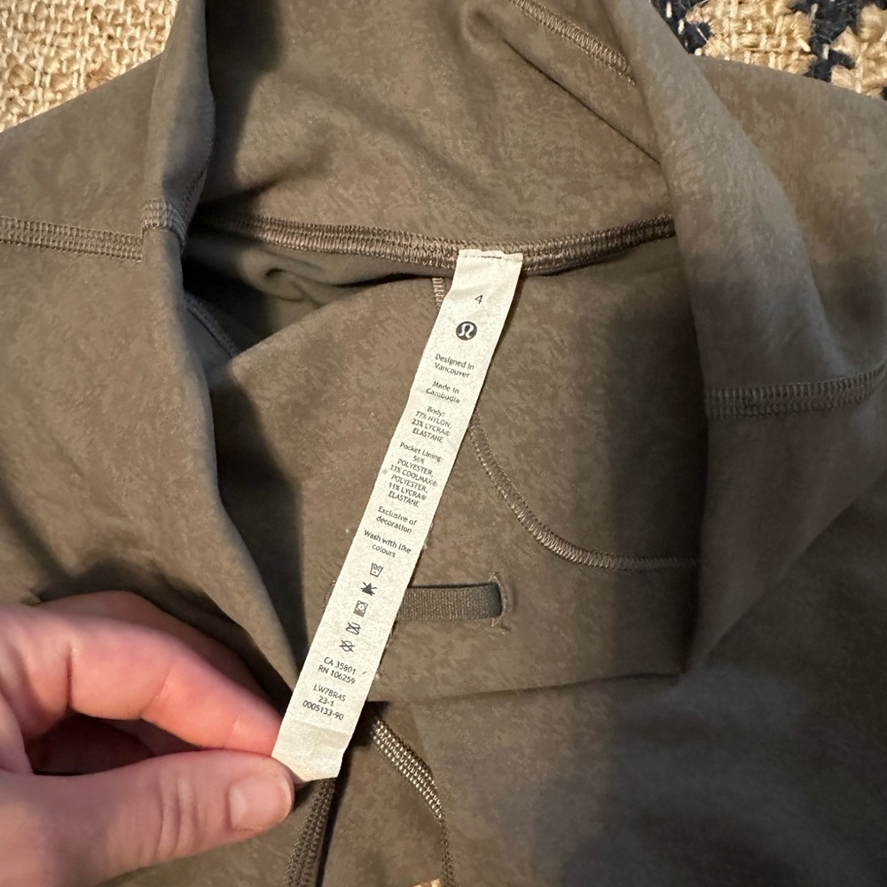 Lululemon Align High Rise short - Picture 4 of 8
